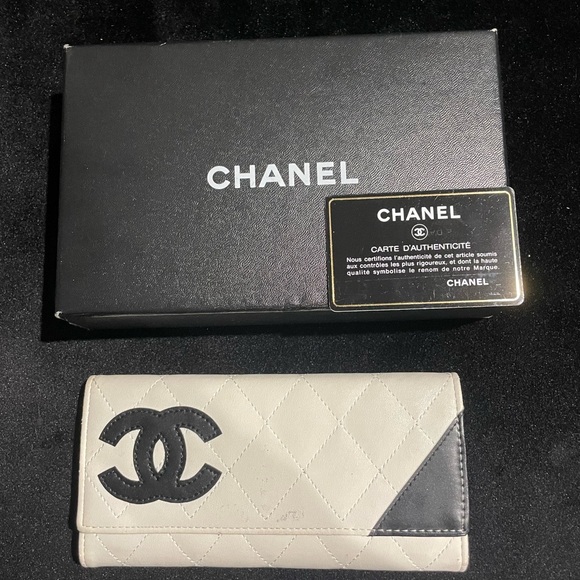 USED! CHANEL wallet. Lightly used does have markings on back. - Picture 1 of 4
